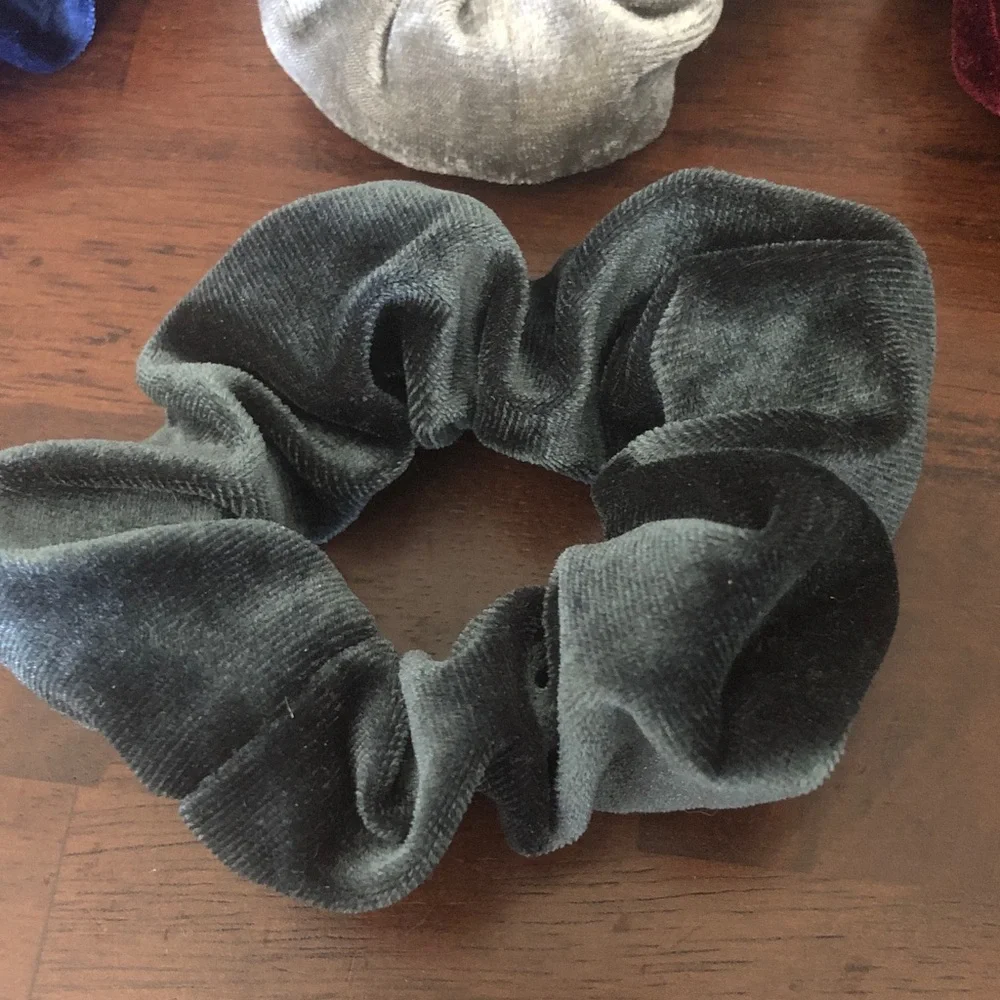 Women’s Velvet Hair Scrunchie Set